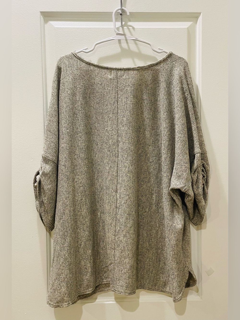 NEW…Max Studio Cinched Sleeve Top - Picture 4 of 4